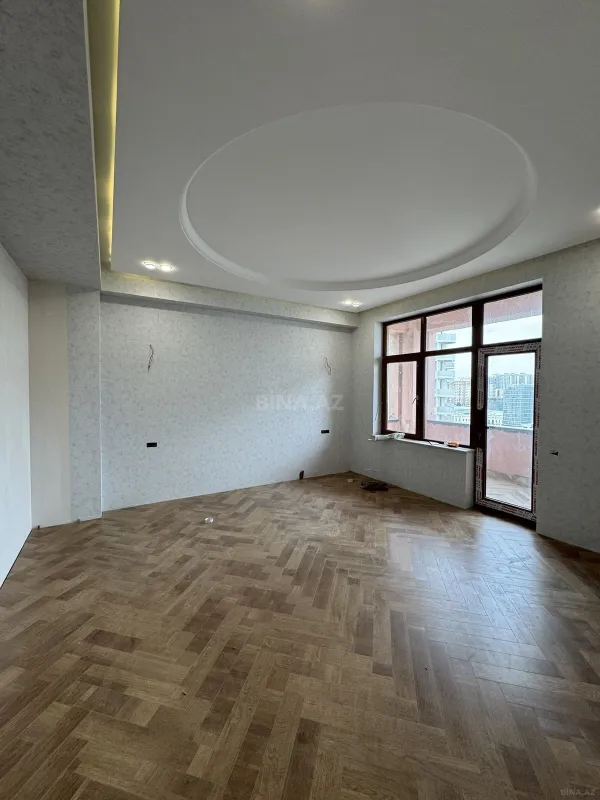 Satılır 4 otaqlı mənzil 210 m²