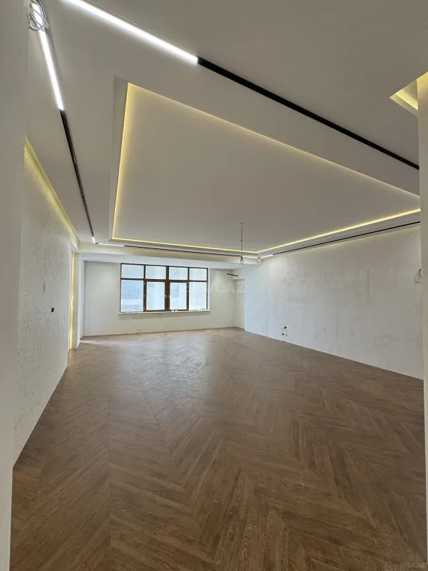 Satılır 4 otaqlı mənzil 210 m²