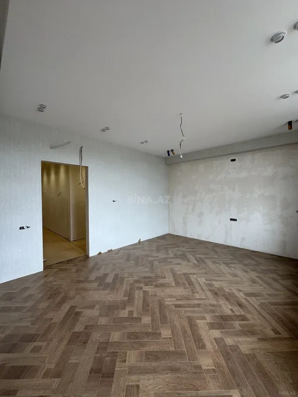 Satılır 4 otaqlı mənzil 210 m²