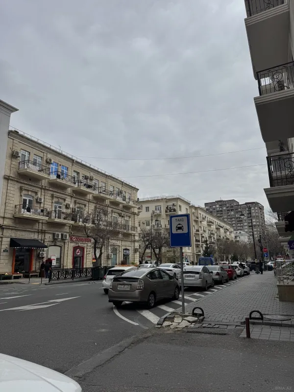 Satılır 4 otaqlı mənzil 210 m²