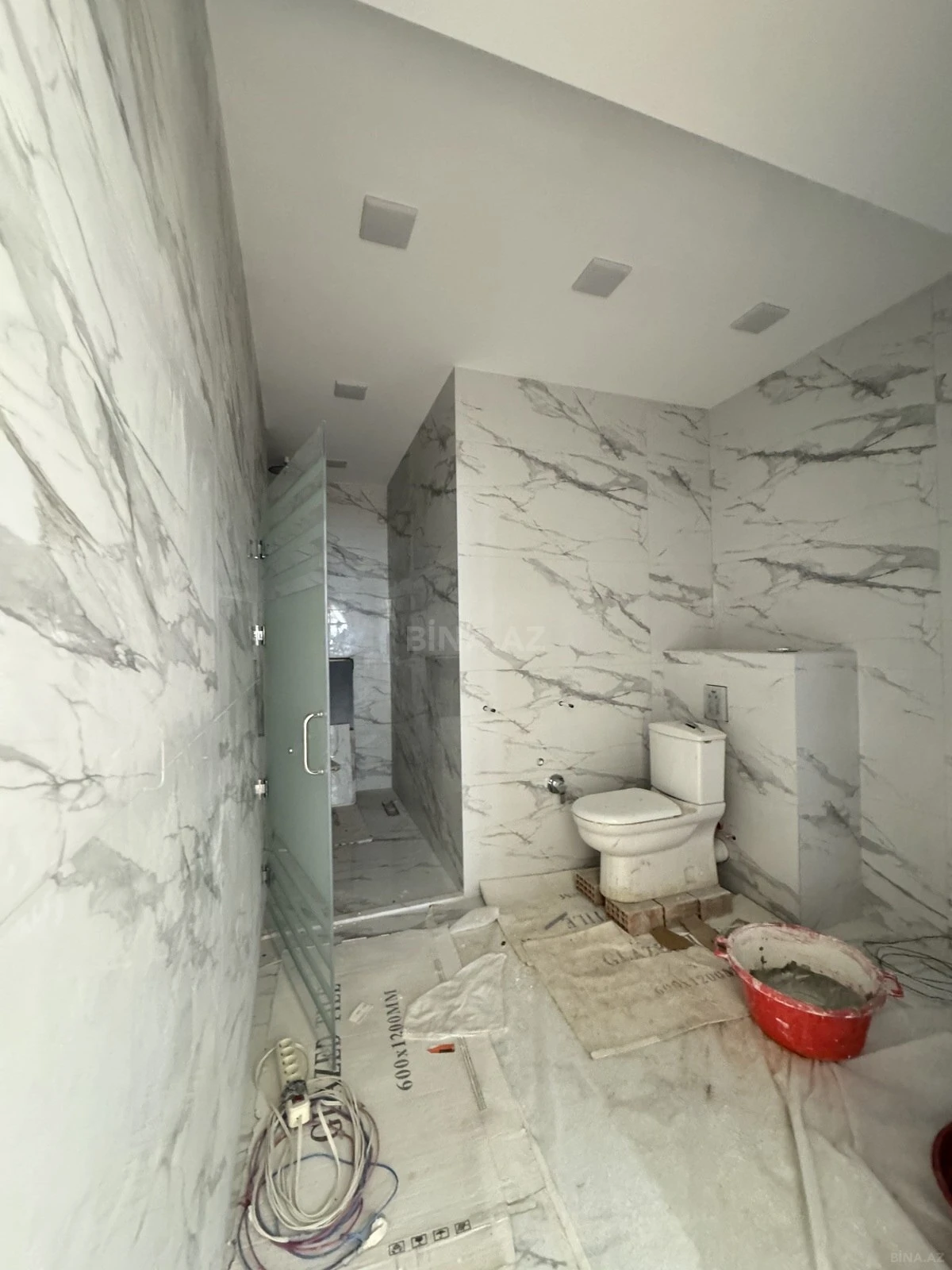 Satılır 4 otaqlı mənzil 210 m²