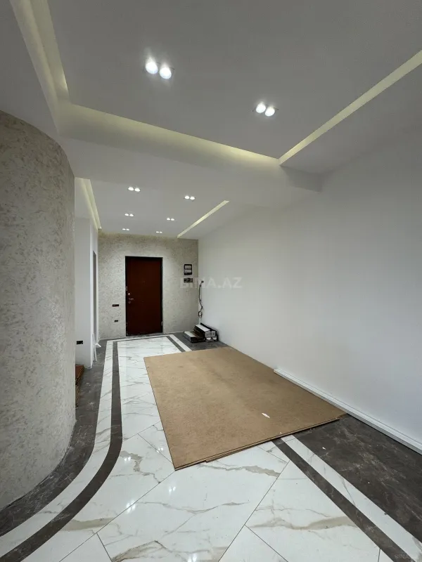Satılır 4 otaqlı mənzil 210 m²