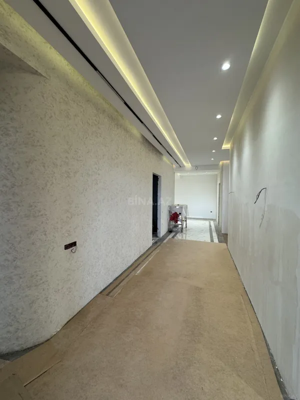 Satılır 4 otaqlı mənzil 210 m²