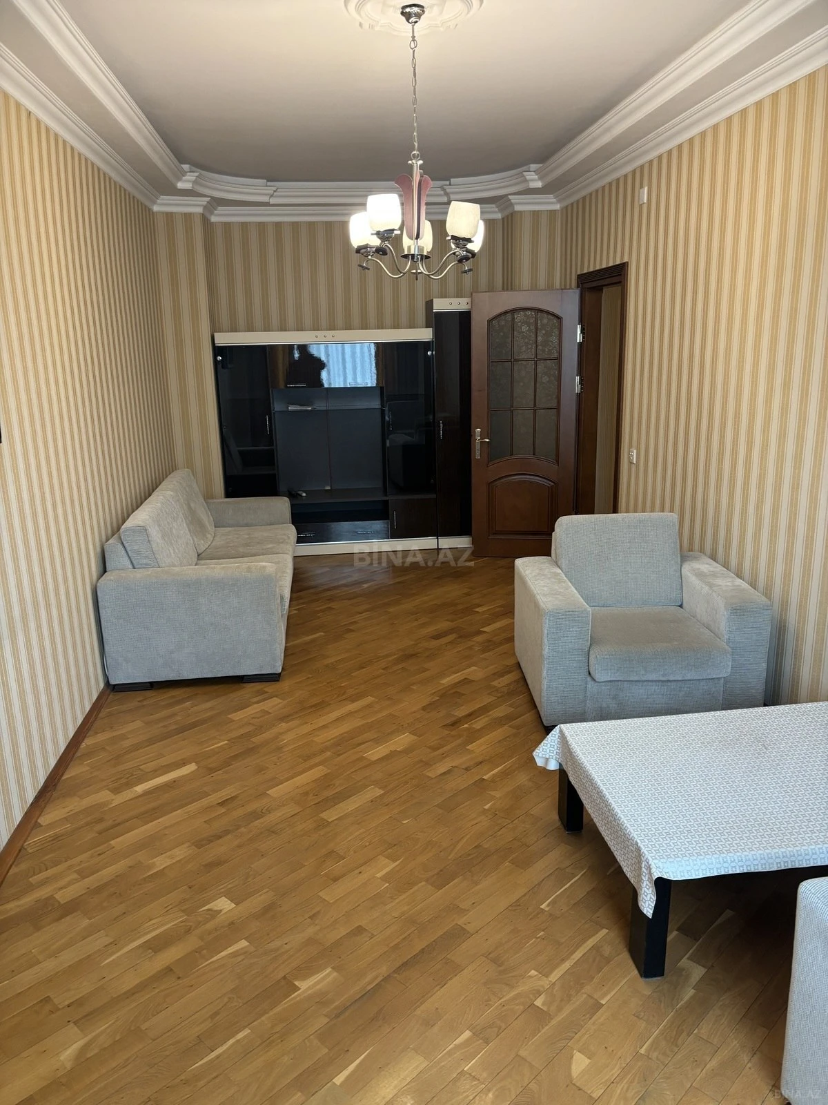 Kirayə verilir 2 otaqlı mənzil 84 m²