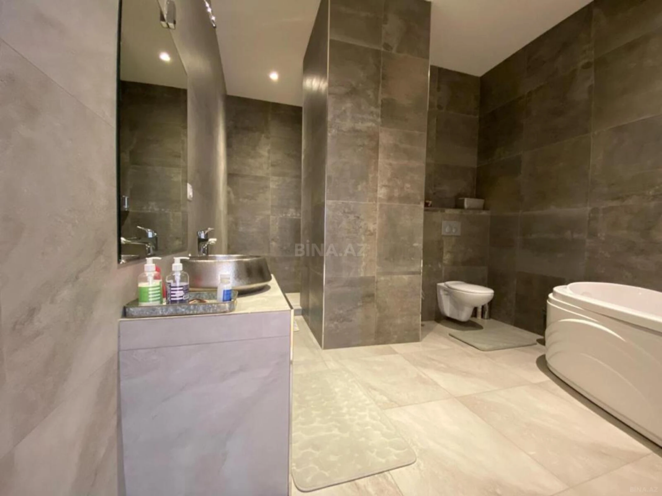 Kirayə verilir 5 otaqlı həyət evi 400 m²