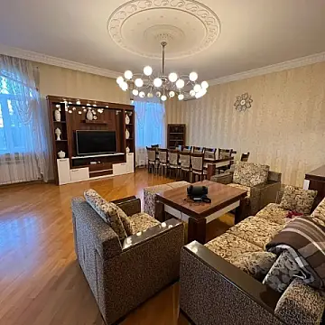 Kirayə verilir 5 otaqlı həyət evi 400 m²