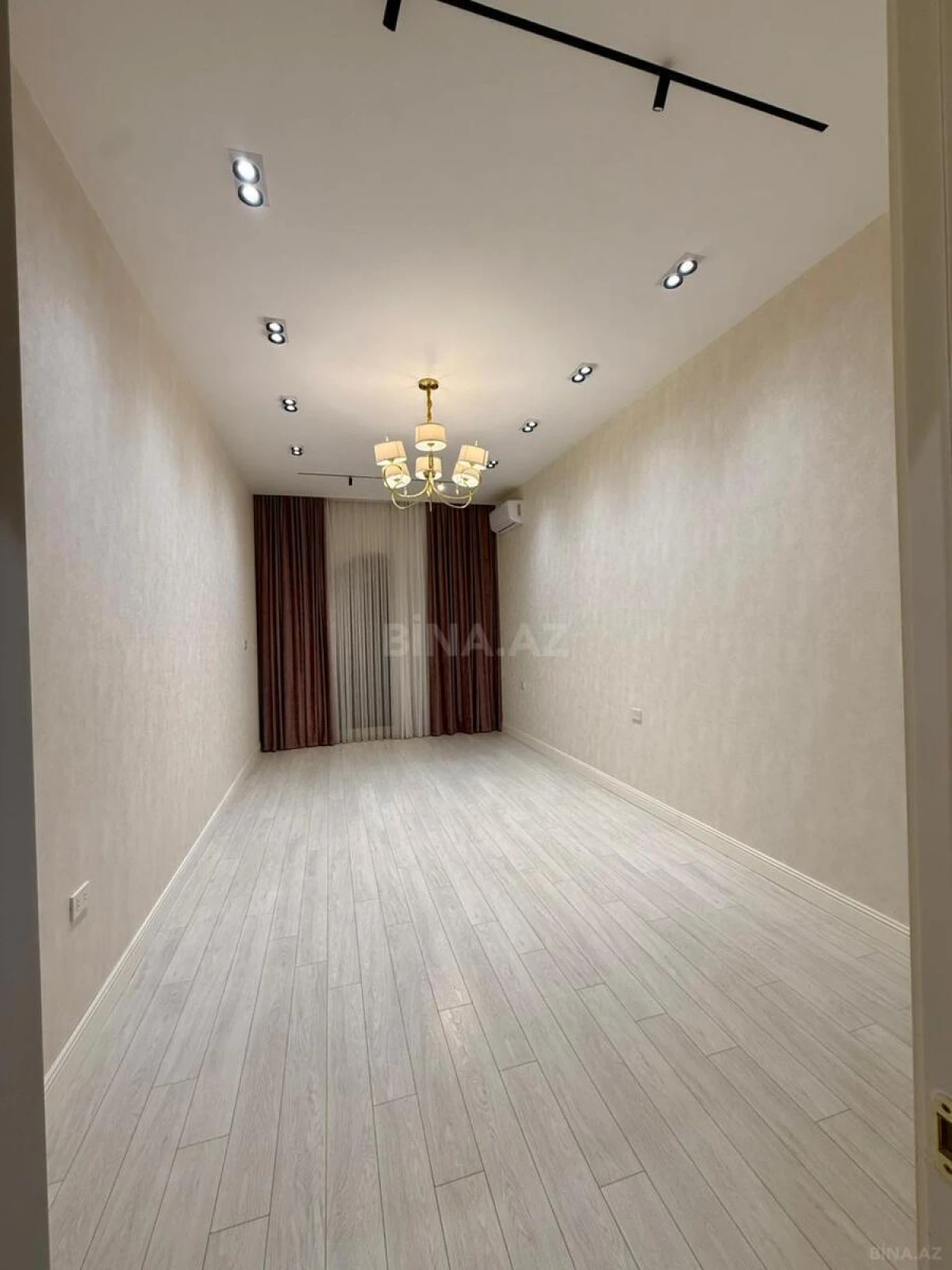 Satılır 3 otaqlı mənzil 107 m²