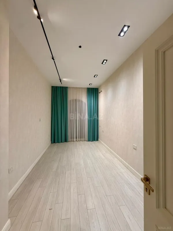 Satılır 3 otaqlı mənzil 107 m²