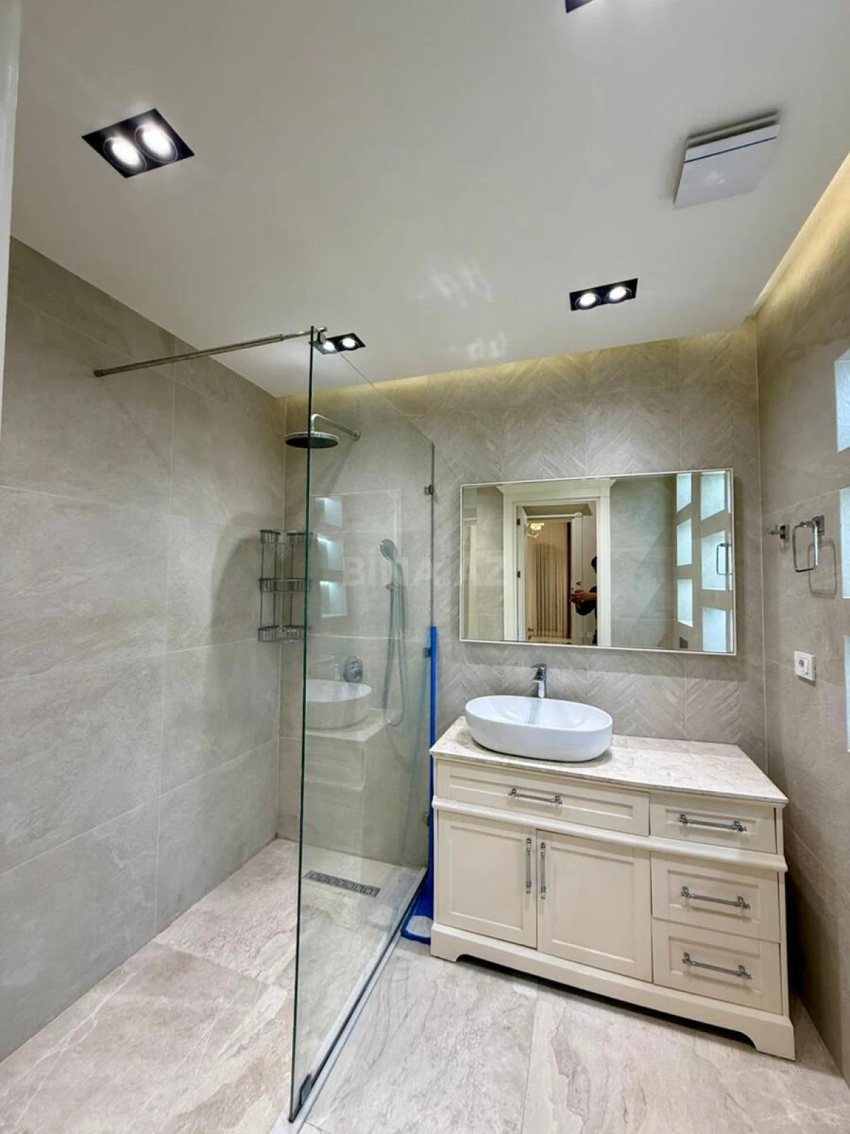 Satılır 3 otaqlı mənzil 107 m²