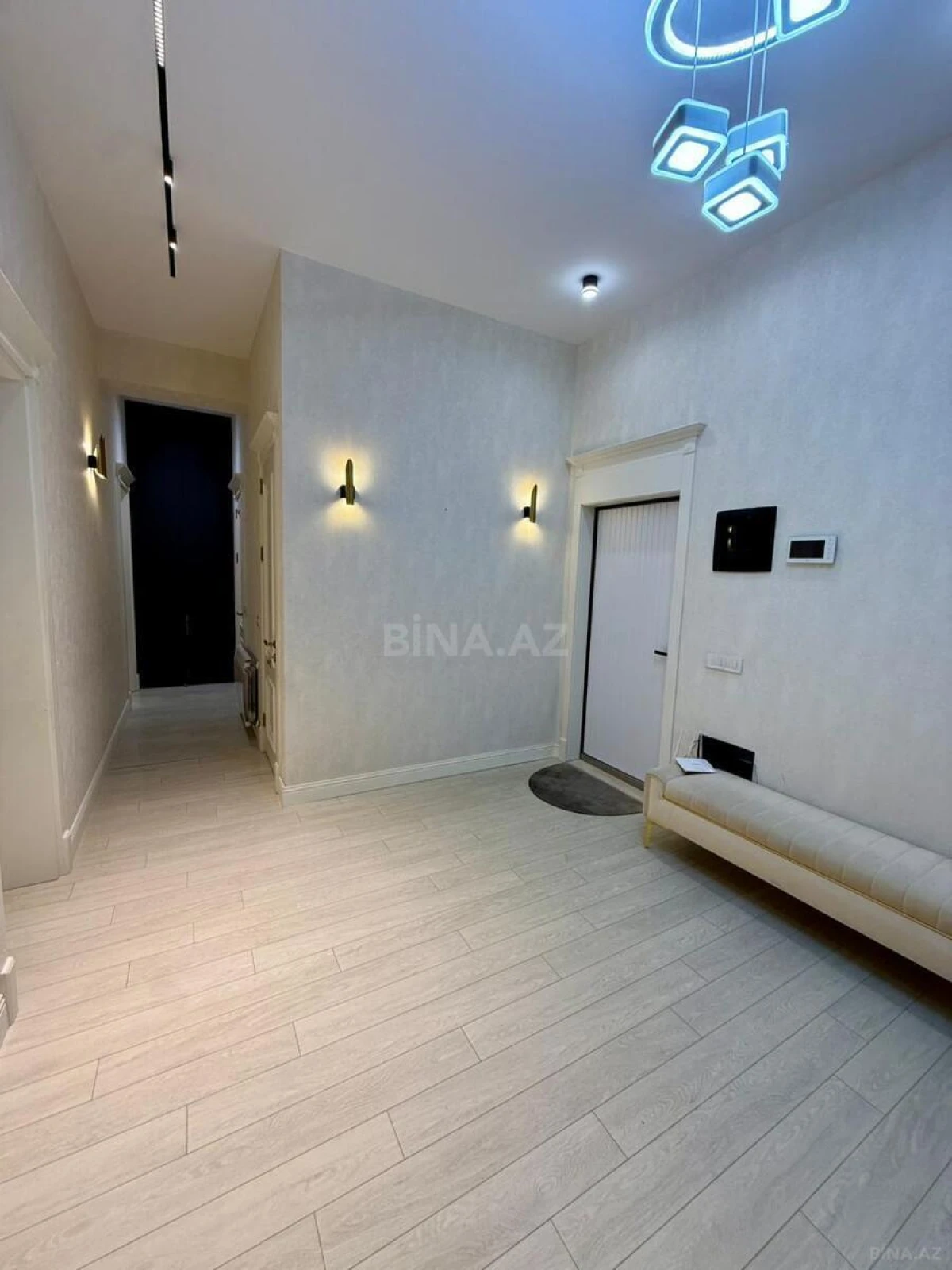 Satılır 3 otaqlı mənzil 107 m²