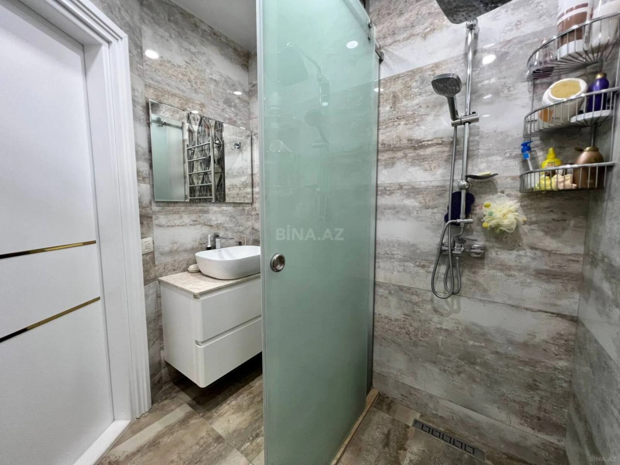 Kirayə verilir 2 otaqlı mənzil 75 m²