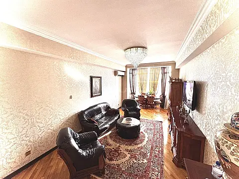 Satılır 3 otaqlı mənzil 135 m²