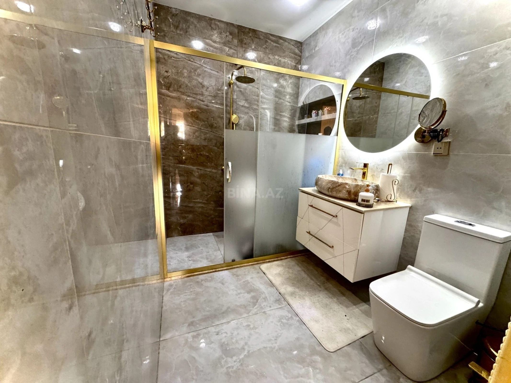 Satılır 3 otaqlı mənzil 135 m²