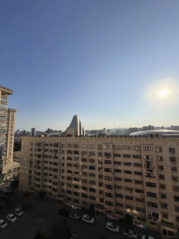 Satılır 3 otaqlı mənzil 135 m²