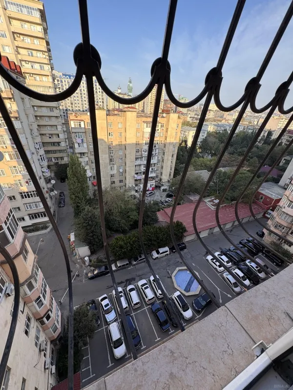 Satılır 3 otaqlı mənzil 135 m²