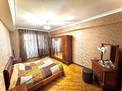 Satılır 3 otaqlı mənzil 135 m²