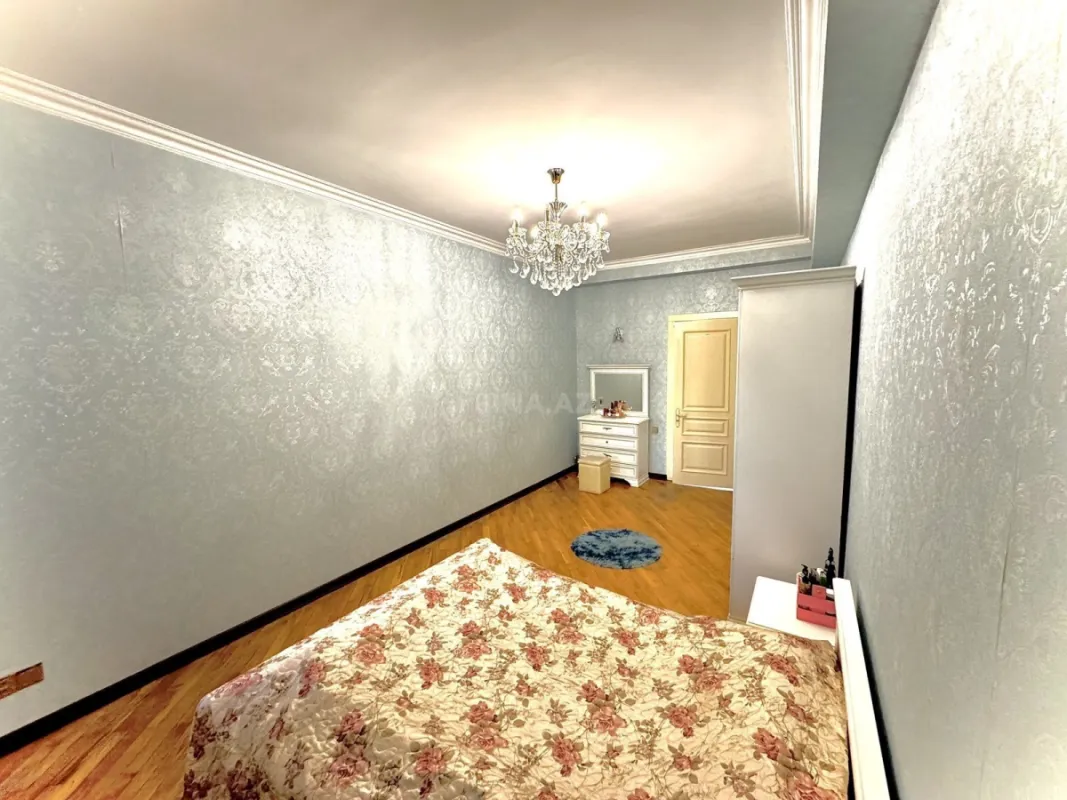 Satılır 3 otaqlı mənzil 135 m²