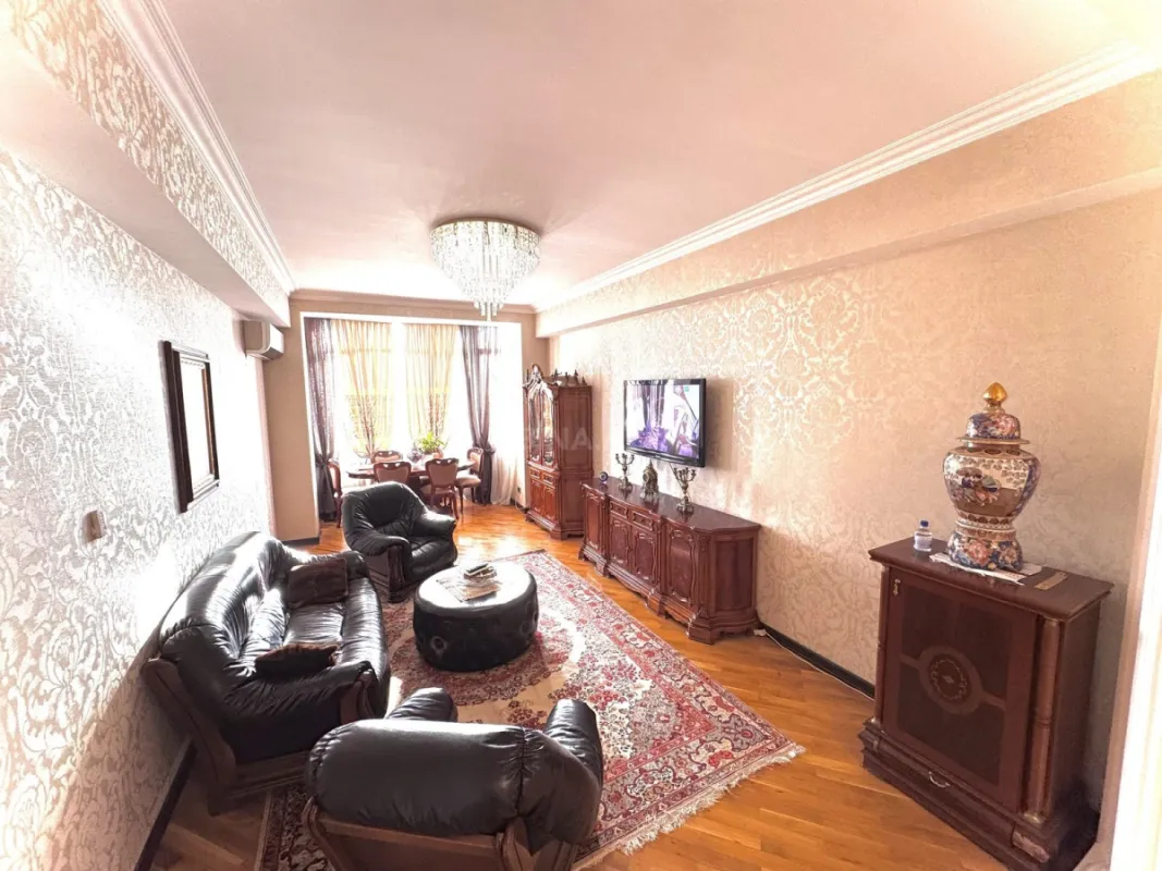 Satılır 3 otaqlı mənzil 135 m²