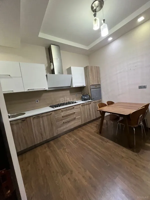 Kirayə verilir 2 otaqlı mənzil 92 m²
