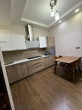 Kirayə verilir 2 otaqlı mənzil 92 m²
