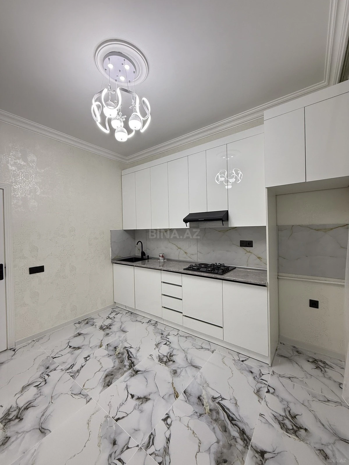 Satılır 3 otaqlı mənzil 116 m²