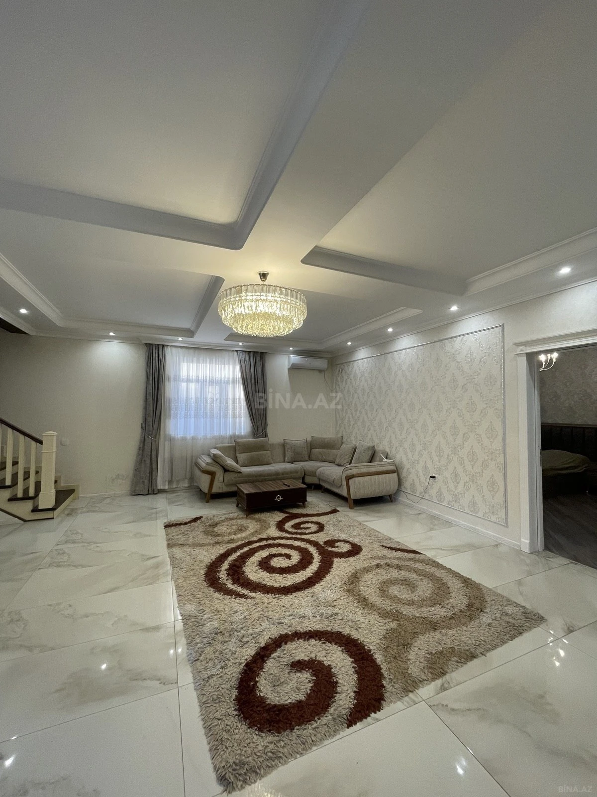 Kirayə verilir 6 otaqlı həyət evi 400 m²