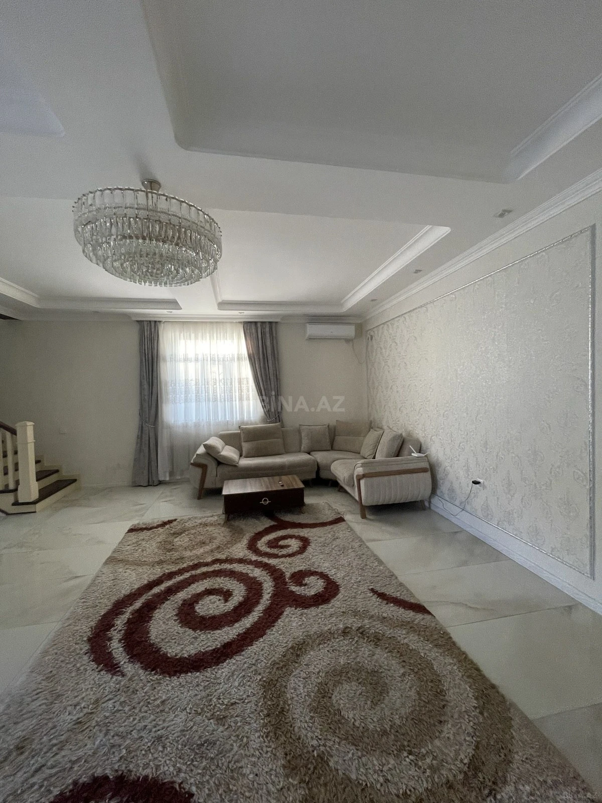 Kirayə verilir 6 otaqlı həyət evi 400 m²