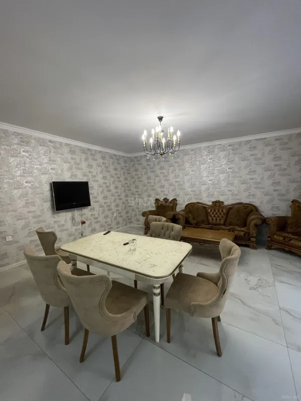 Kirayə verilir 6 otaqlı həyət evi 400 m²