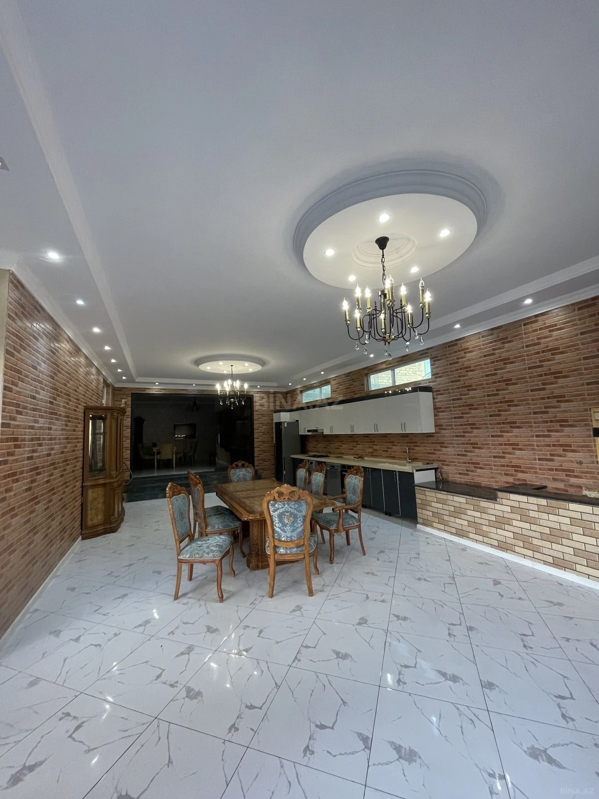 Kirayə verilir 6 otaqlı həyət evi 400 m²