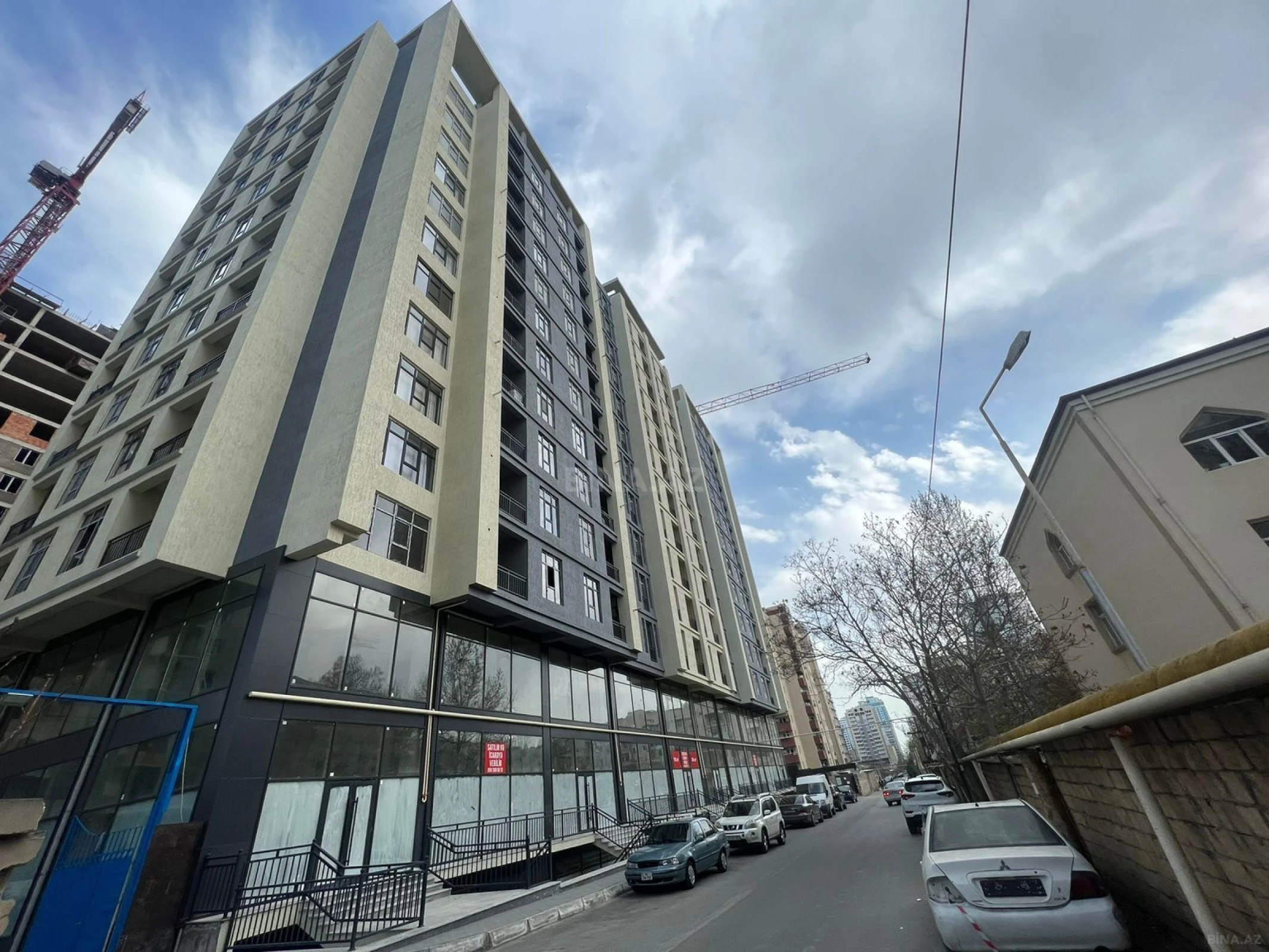 Satılır 3 otaqlı mənzil 142 m²