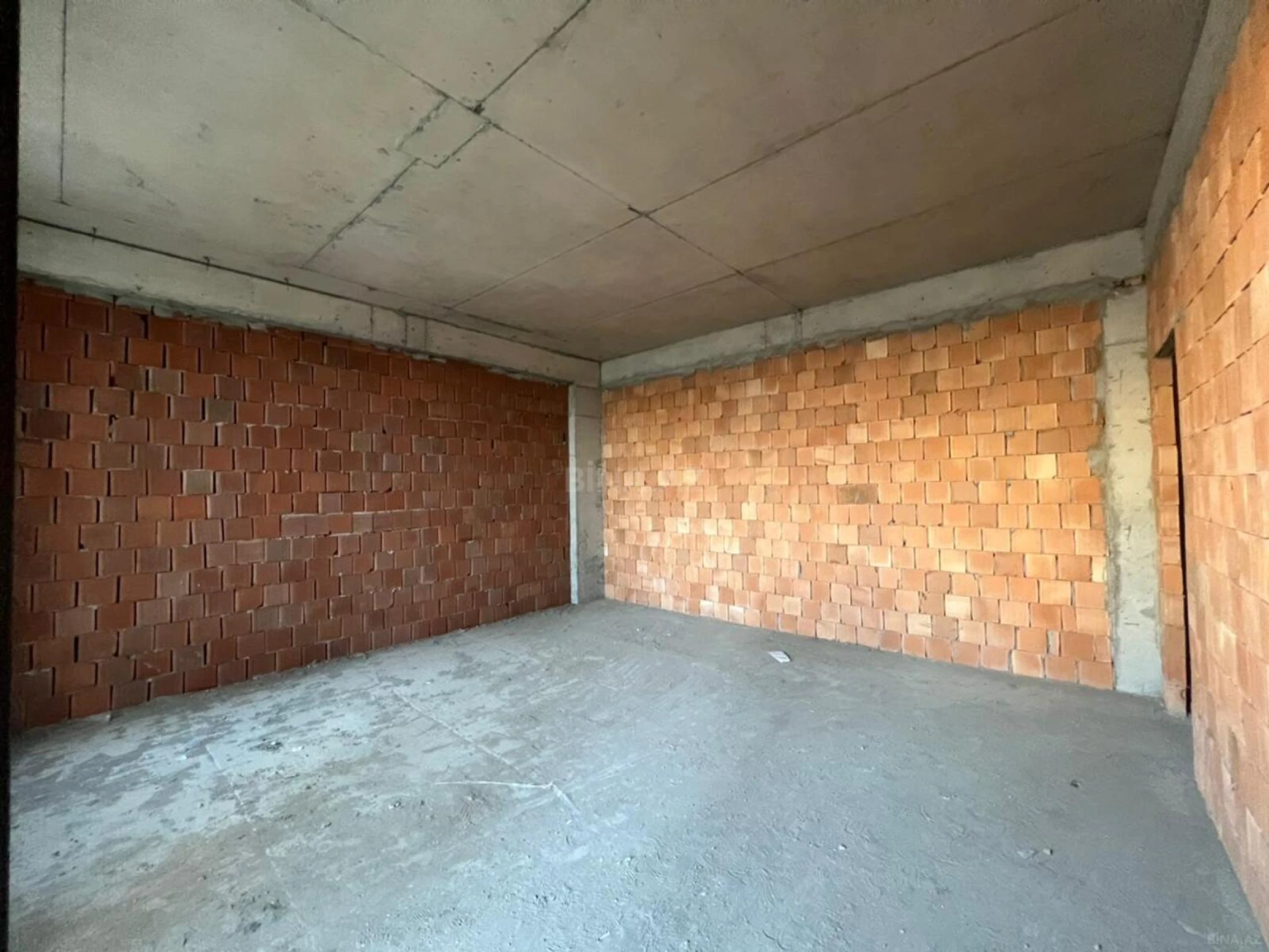 Satılır 3 otaqlı mənzil 142 m²