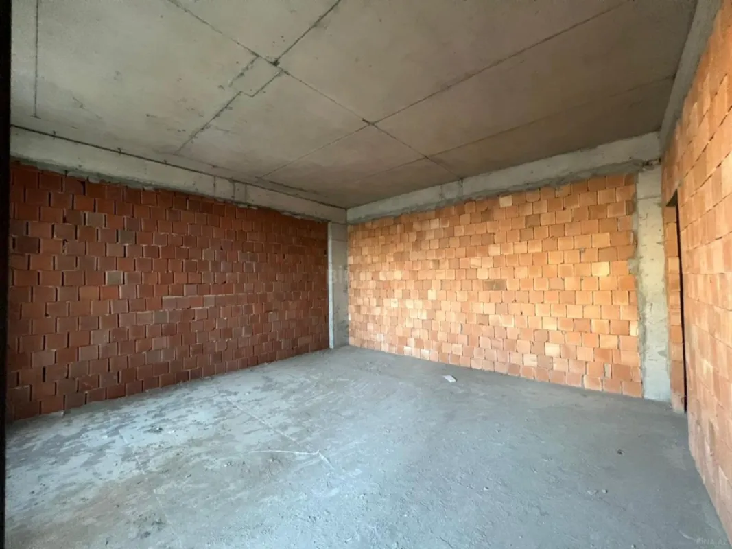 Satılır 3 otaqlı mənzil 142 m²