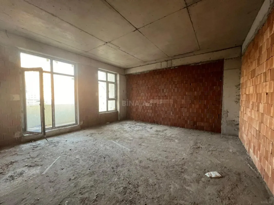 Satılır 3 otaqlı mənzil 142 m²