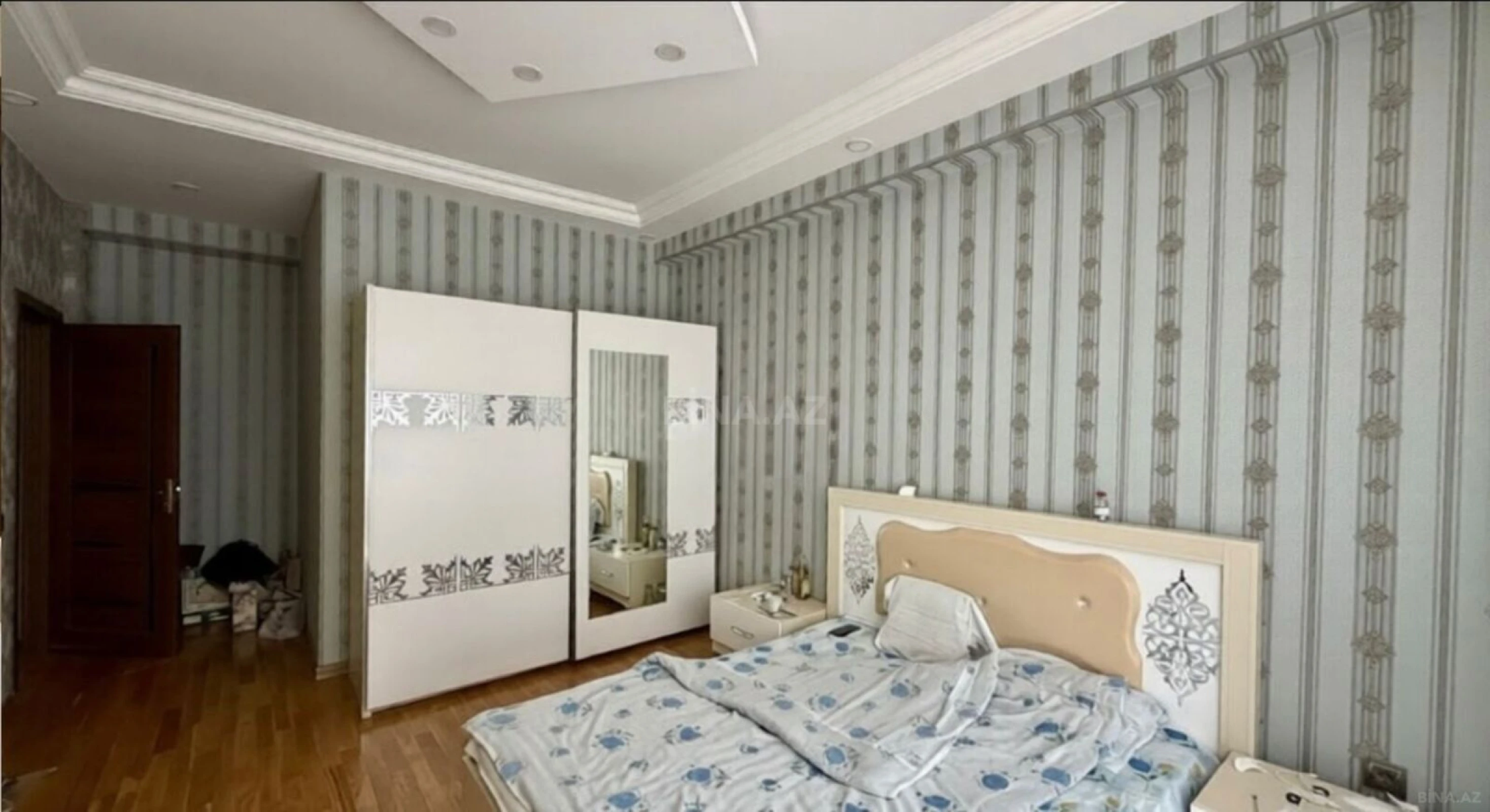 Satılır 3 otaqlı mənzil 98 m²