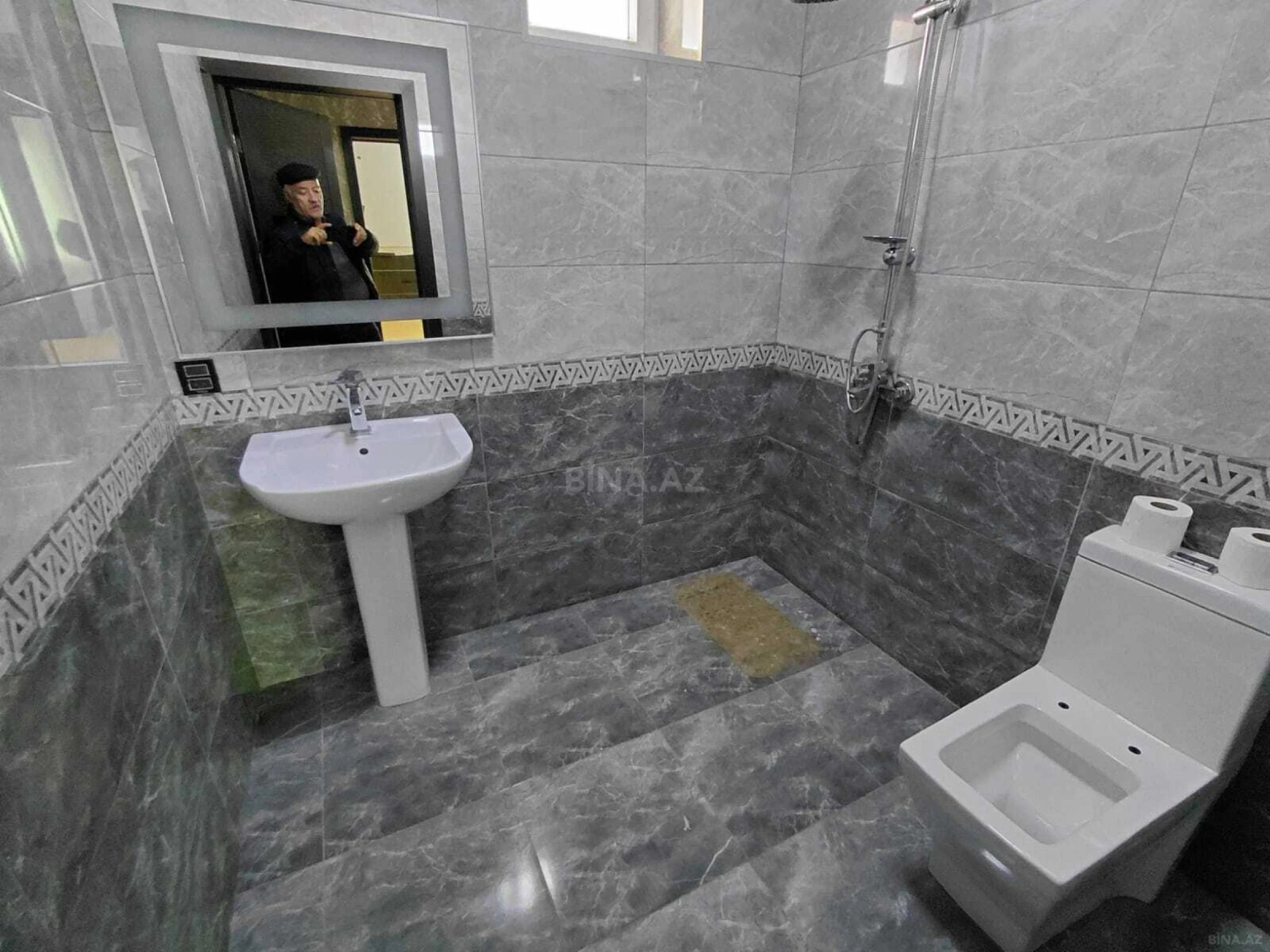 Satılır 6 otaqlı həyət evi 300 m²