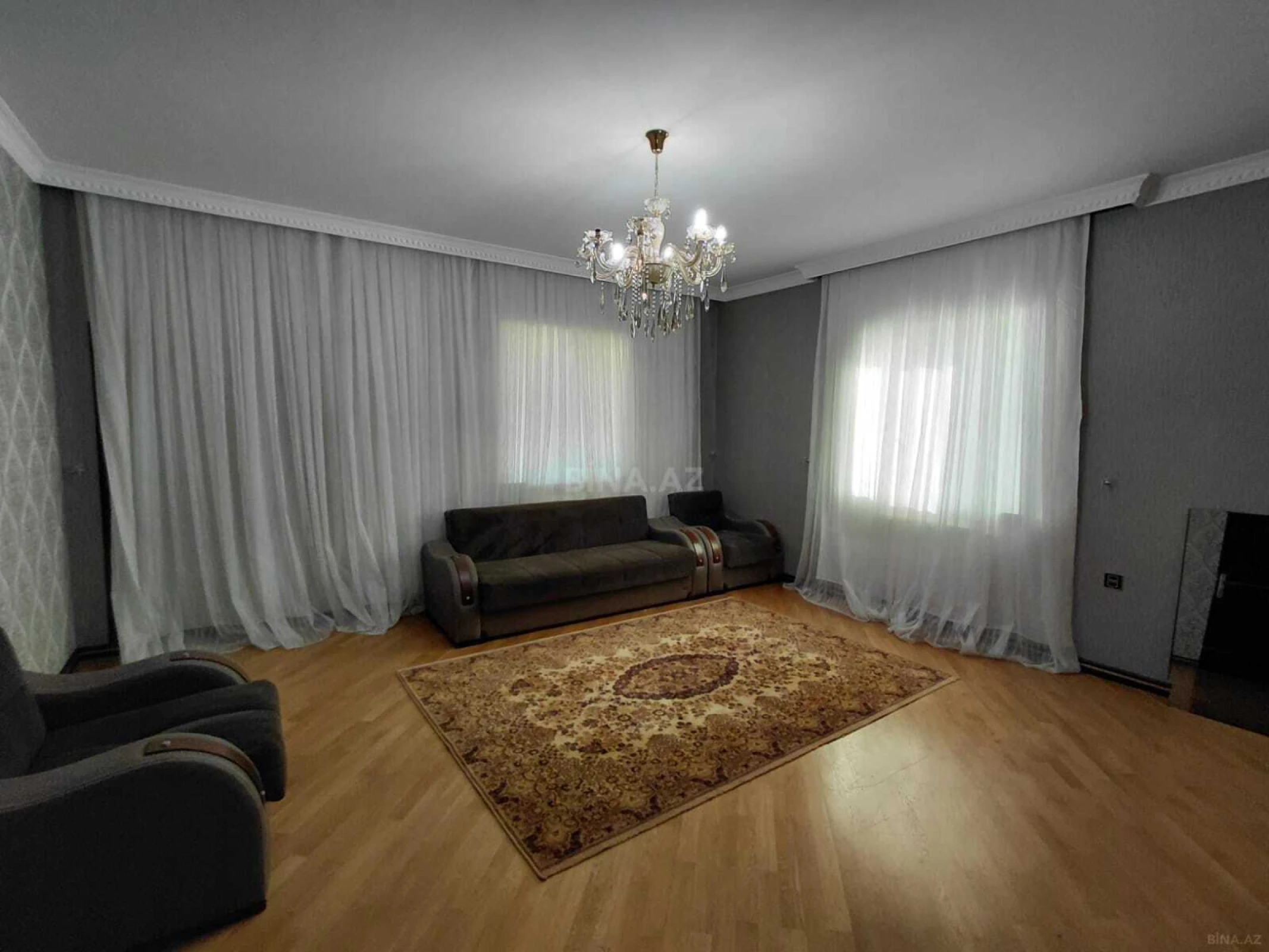 Satılır 6 otaqlı həyət evi 300 m²