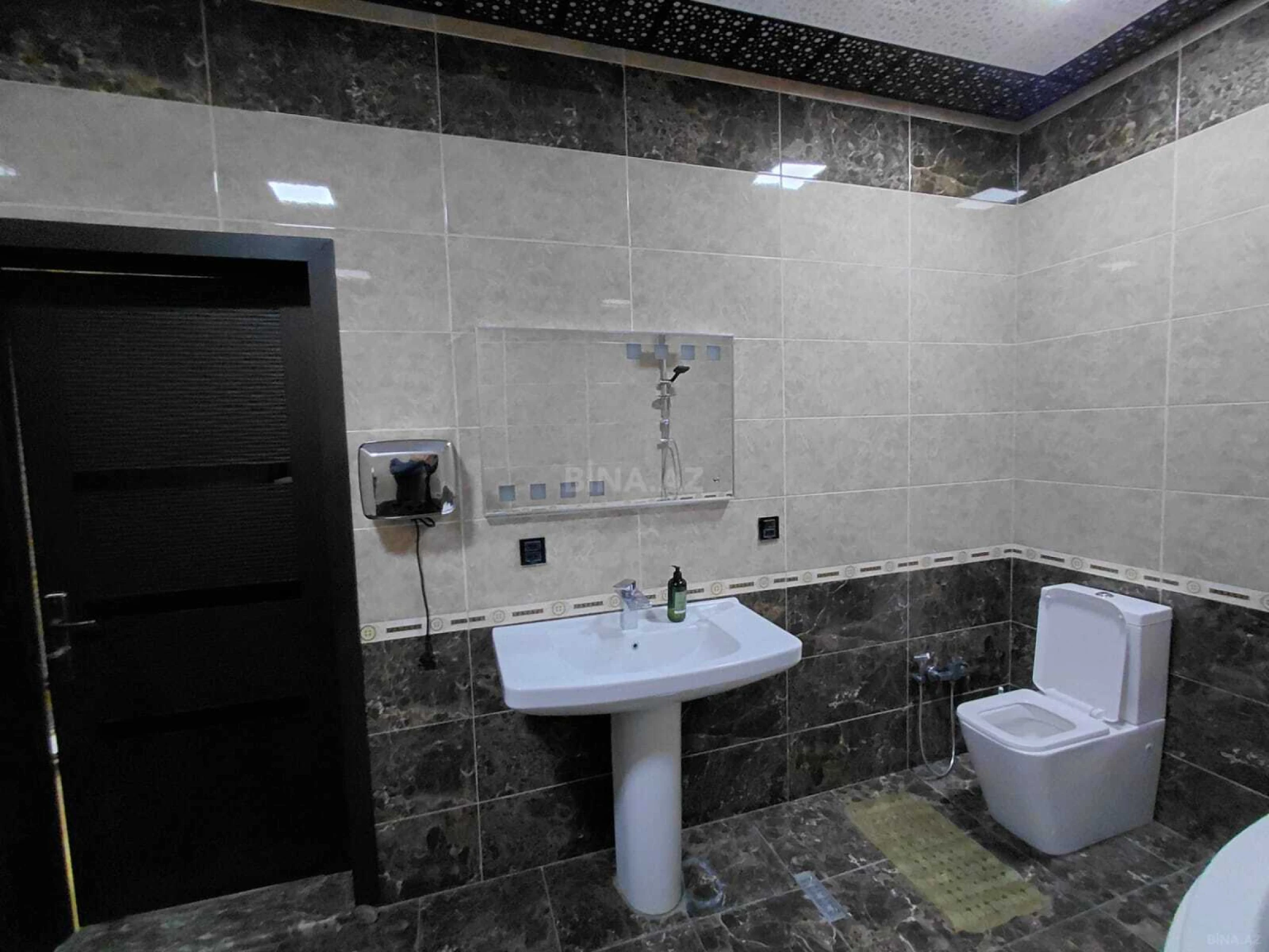 Satılır 6 otaqlı həyət evi 300 m²