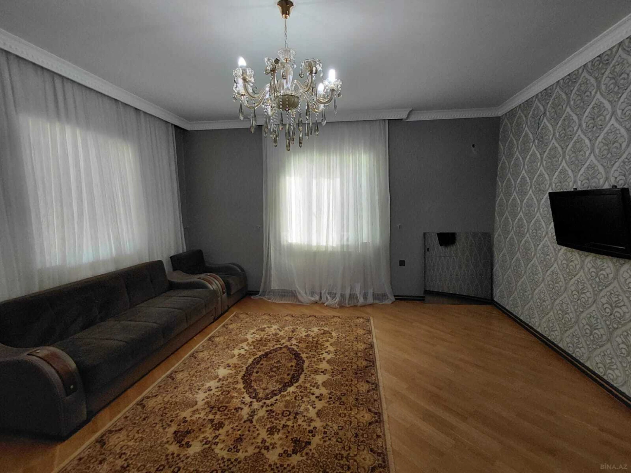 Satılır 6 otaqlı həyət evi 300 m²