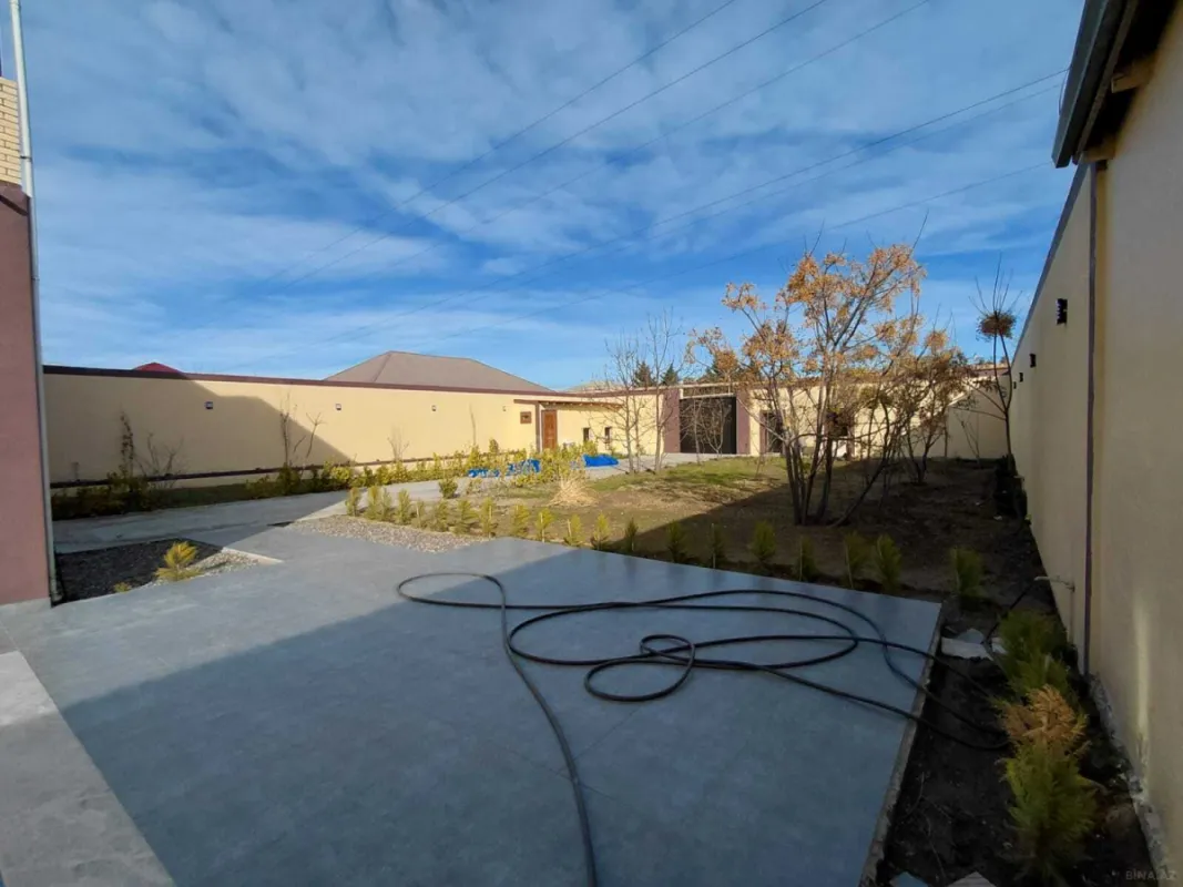 Satılır 6 otaqlı həyət evi 300 m²