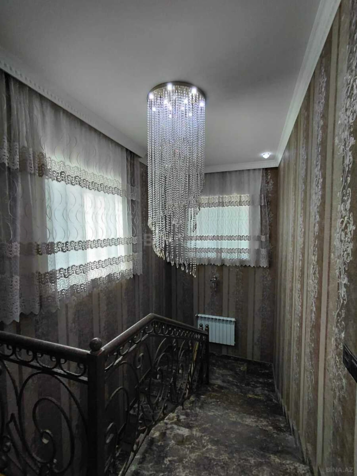 Satılır 6 otaqlı həyət evi 300 m²