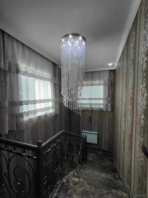 Satılır 6 otaqlı həyət evi 300 m²