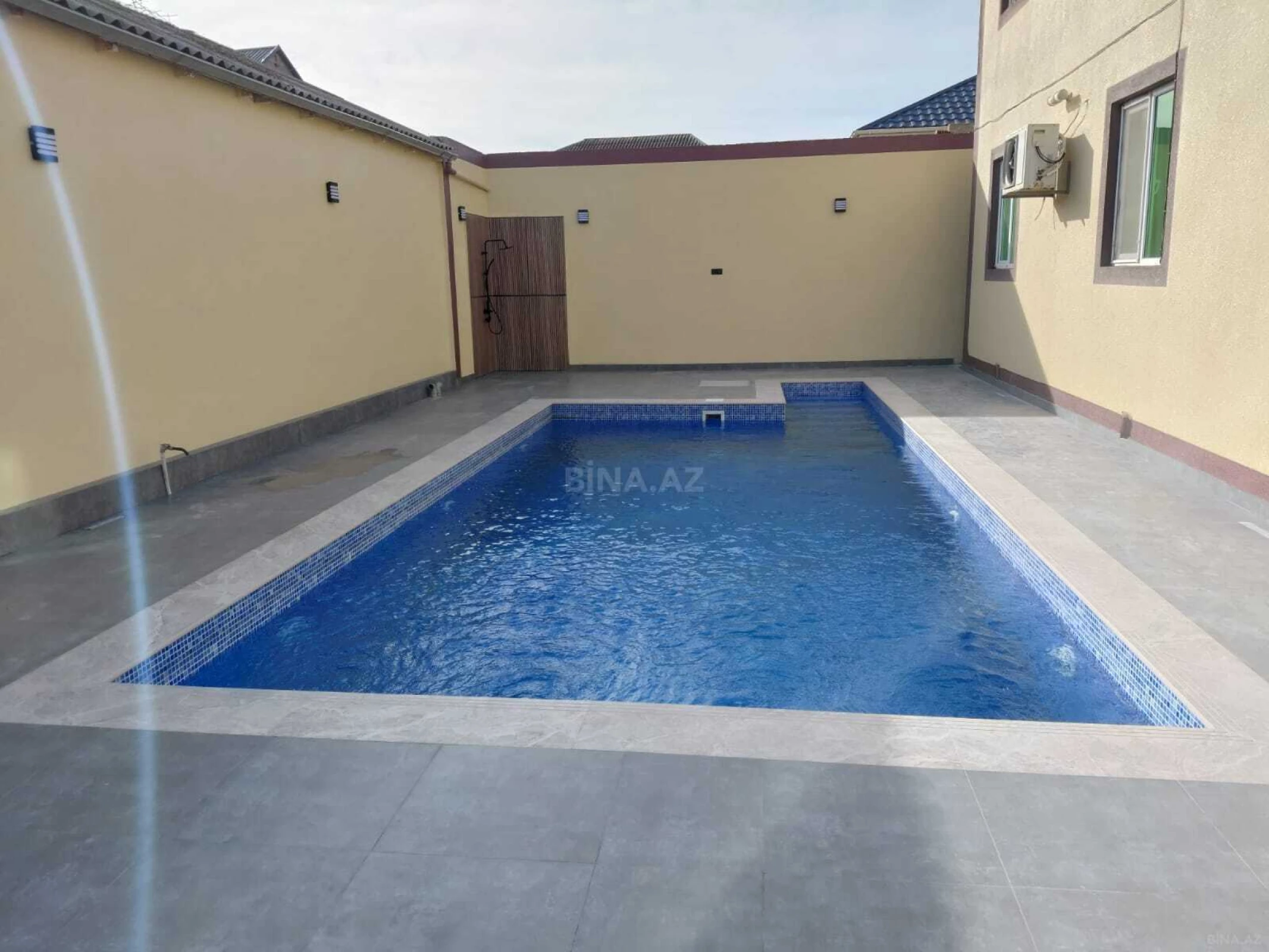 Satılır 6 otaqlı həyət evi 300 m²