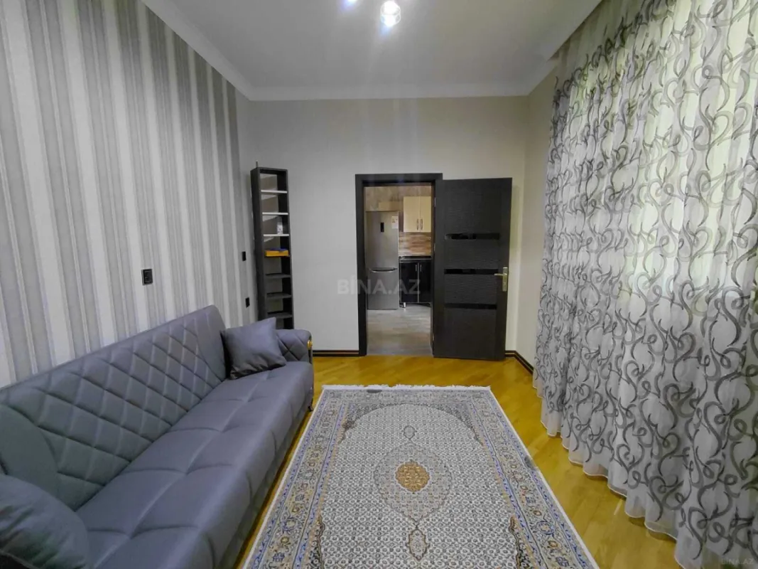Satılır 6 otaqlı həyət evi 300 m²