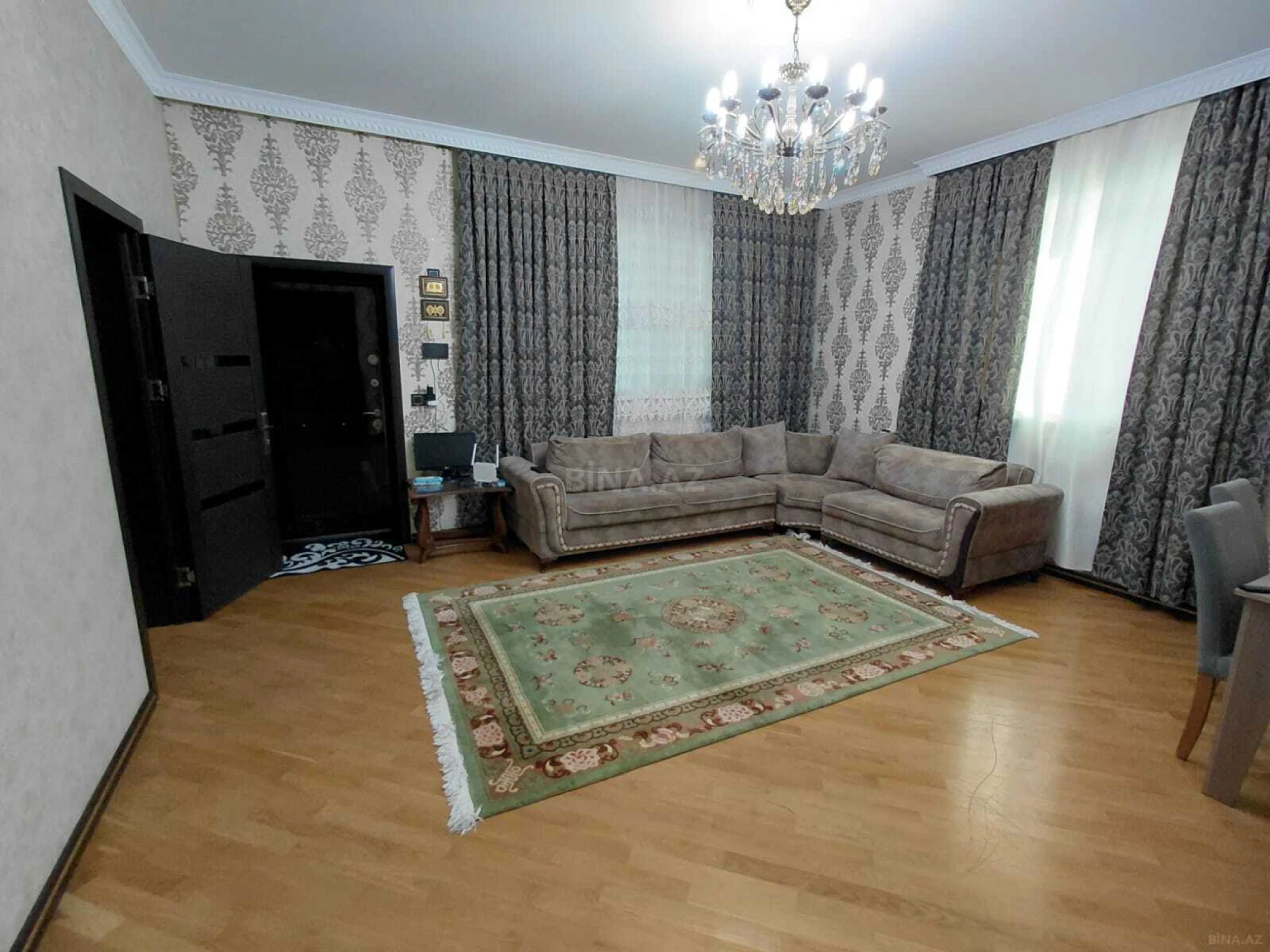 Satılır 6 otaqlı həyət evi 300 m²