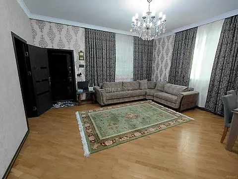 Satılır 6 otaqlı həyət evi 300 m²