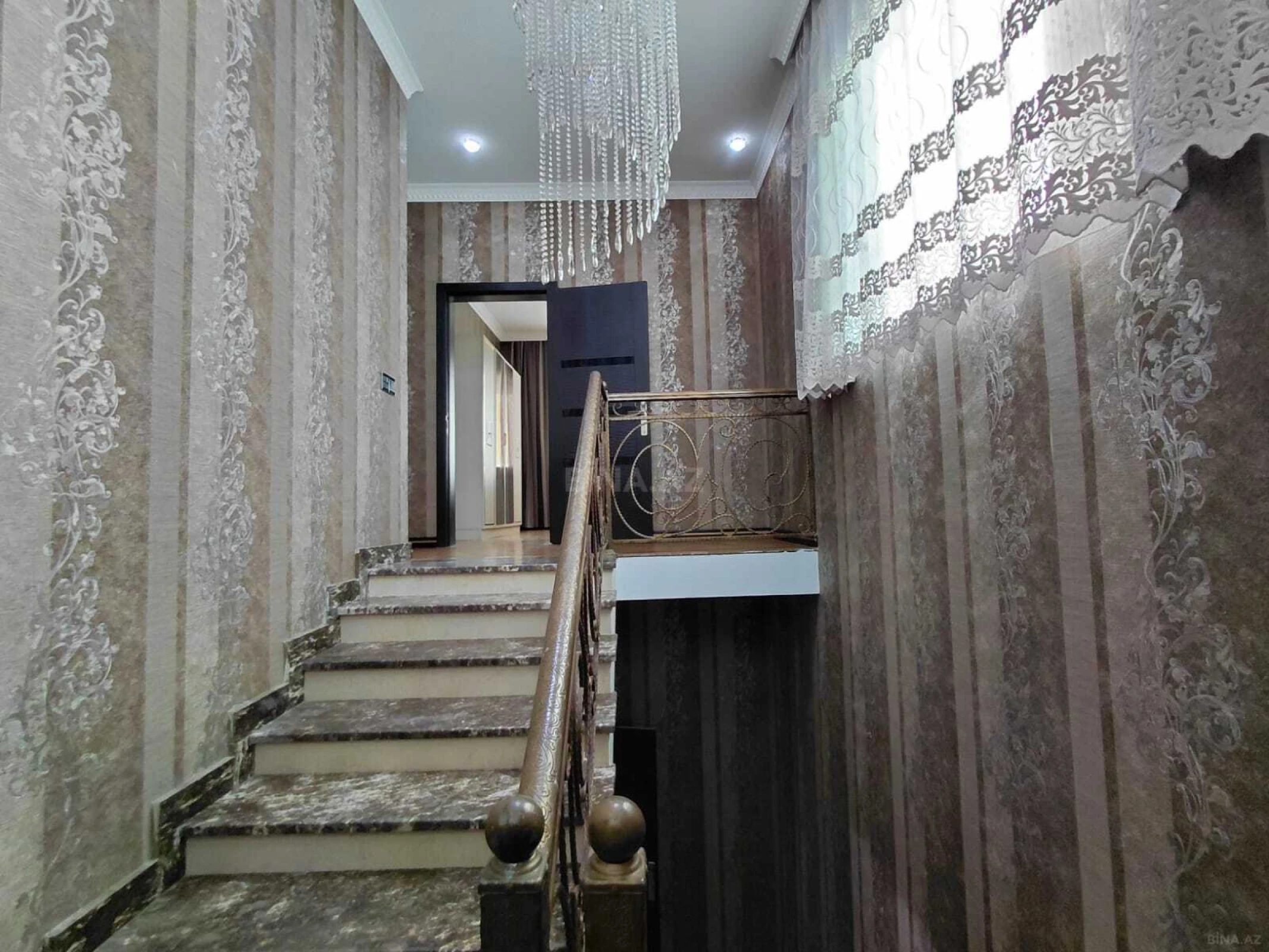 Satılır 6 otaqlı həyət evi 300 m²