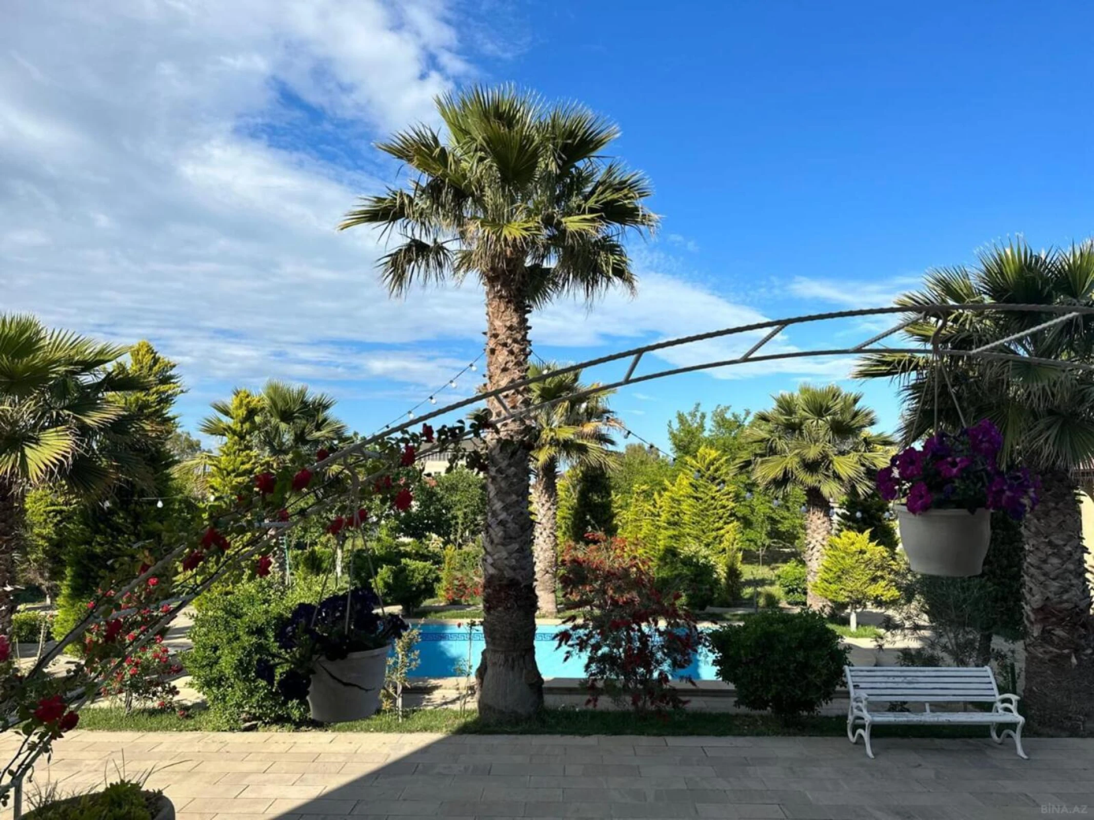 Kirayə verilir 6 otaqlı həyət evi 400 m²