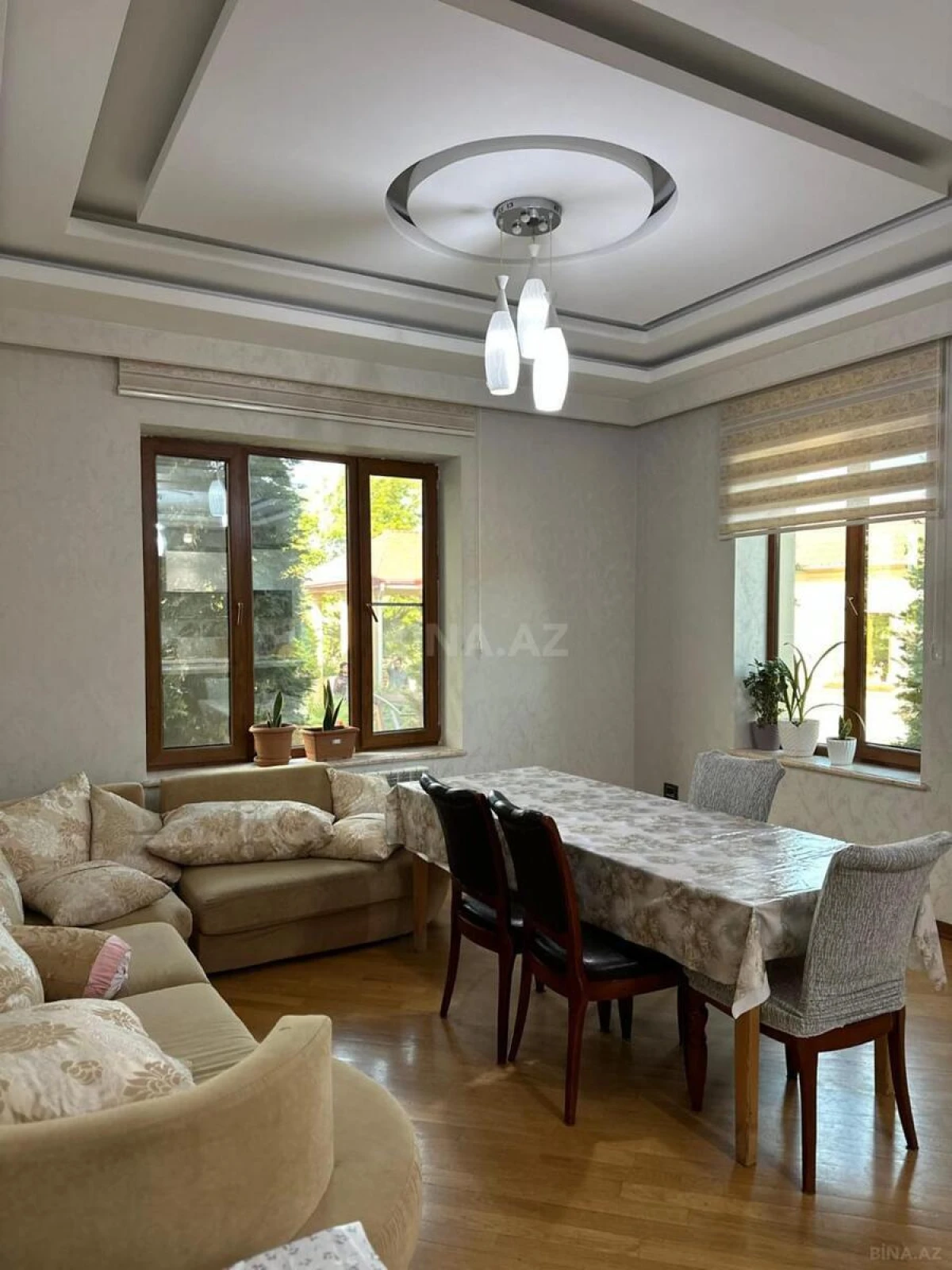 Kirayə verilir 6 otaqlı həyət evi 400 m²