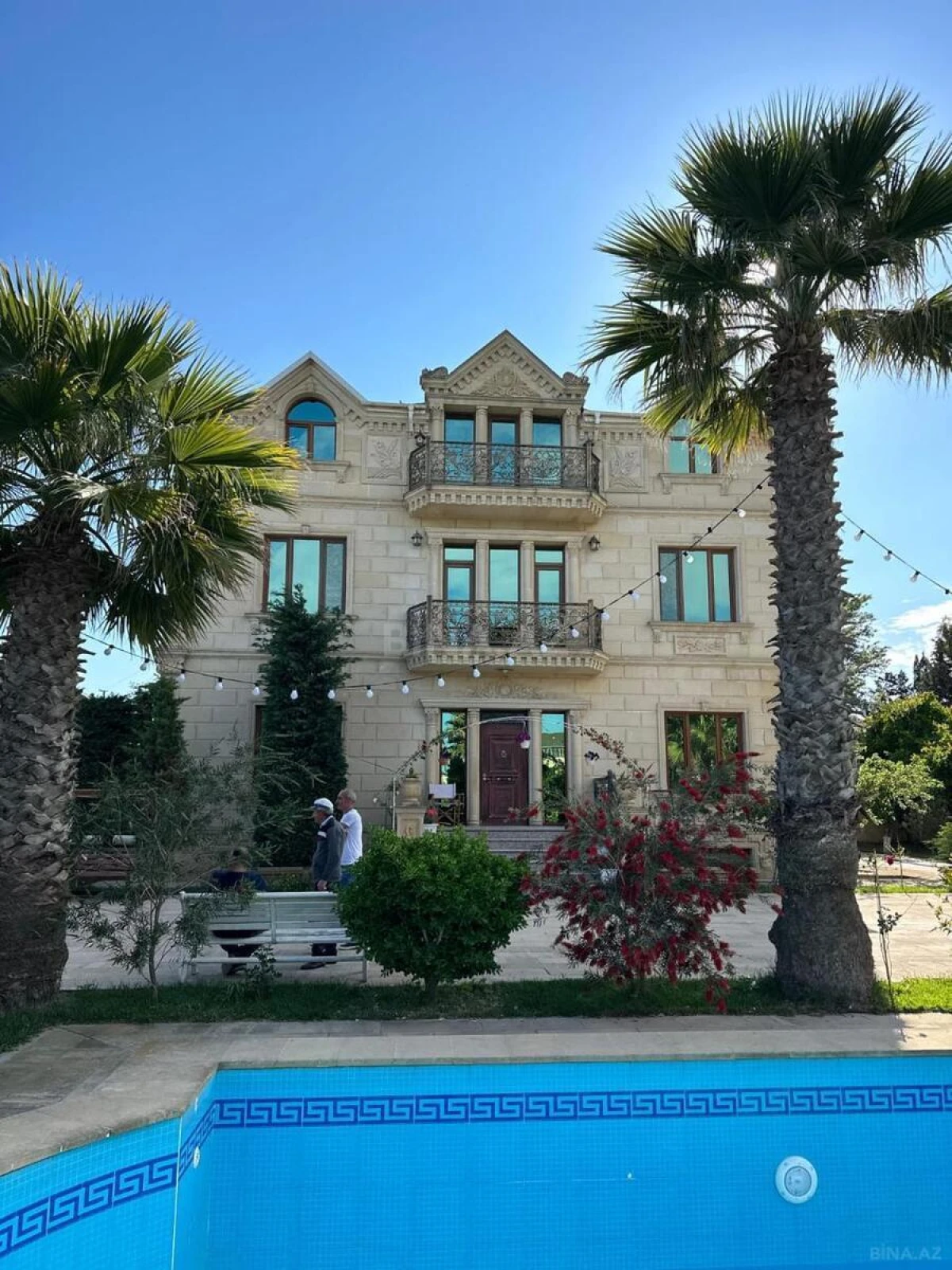 Kirayə verilir 6 otaqlı həyət evi 400 m²