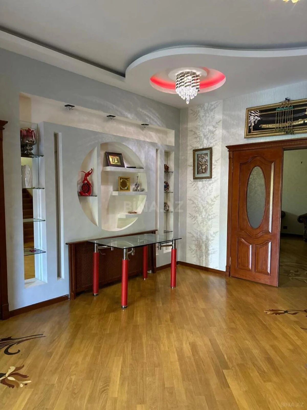Kirayə verilir 6 otaqlı həyət evi 400 m²